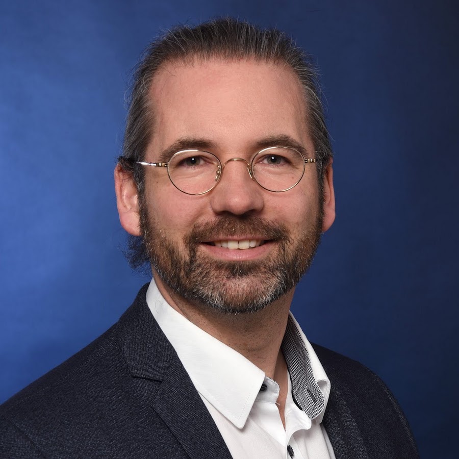Dr. Peer Stechert